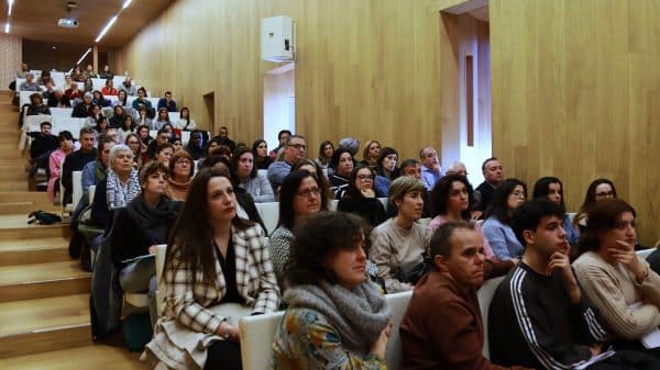 Público en el acto de justicia social de la red til de la que cáritas diocesana de lugo forma parte.