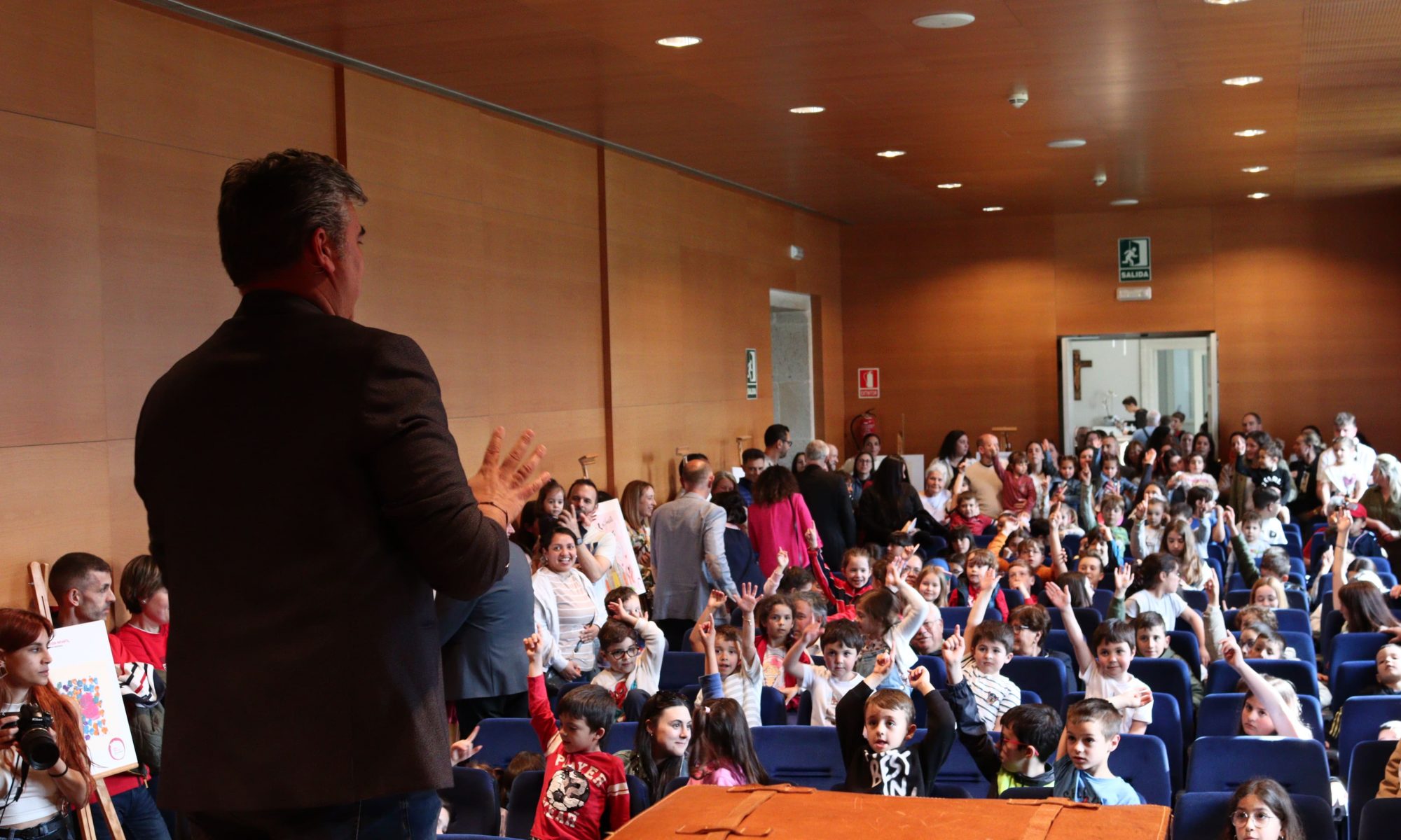 Premios de la Caridad en Lugo - Actuación del Mago Rafa
