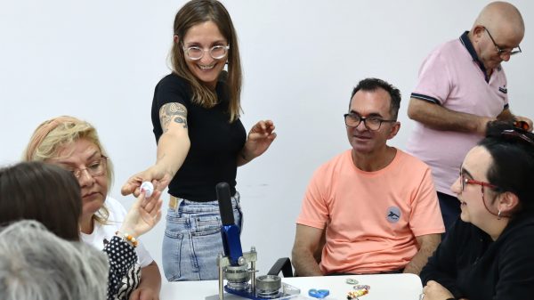 Foto del taller de manualidades, arde lucus, del programa de Atención a Personas con Discapacidad