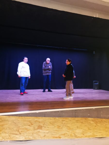 mayores en el taller de teatro