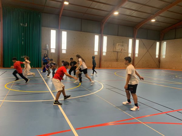 niños corriendo en la colonia urbana del proyecto acubillo lalin