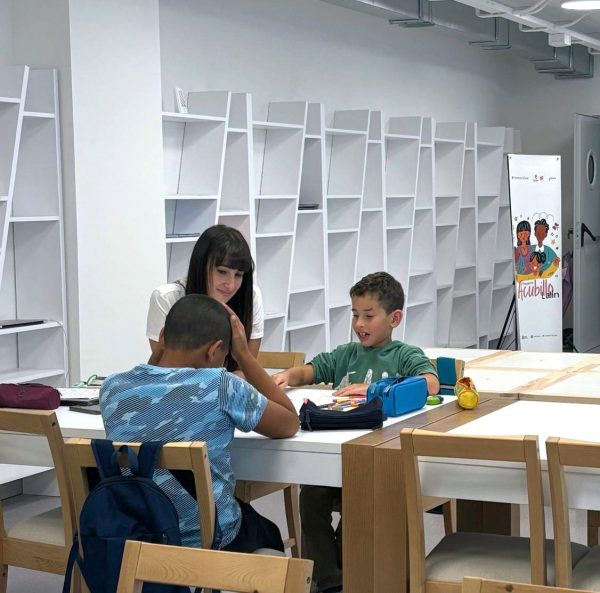 sesión de logopedia del proyecto Acubillo en Lalín para niños y niñas