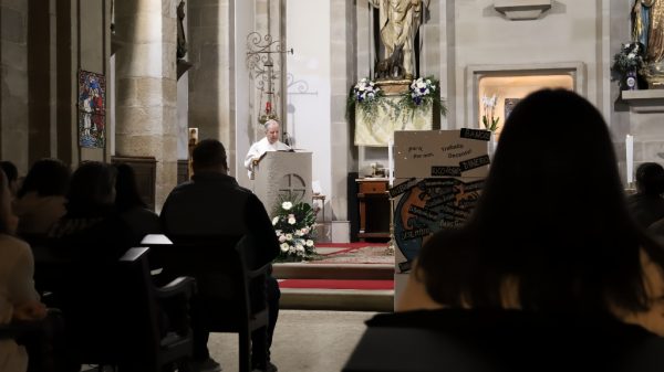 Vigilia por el trabajo decente en la parroquia de san froilán de lugo