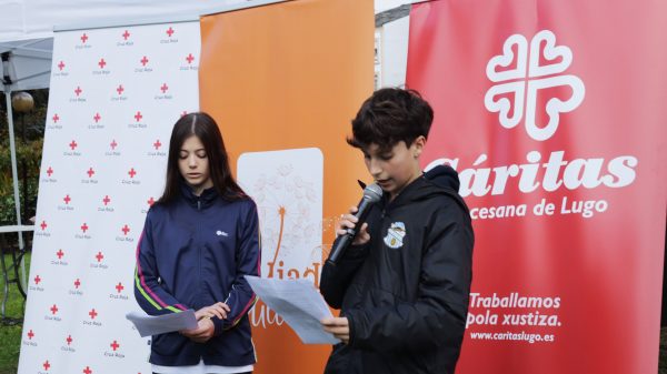 lectura del manifiesto en el acto 25n en el parque de la Milagrosa en Lugo
