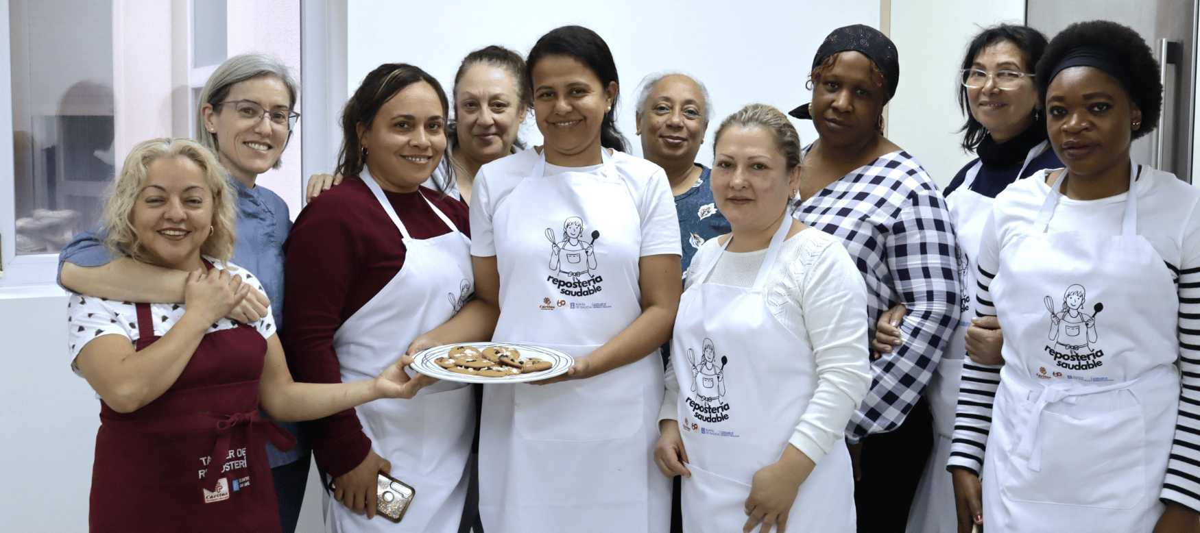 foto grupal de las alumnas del taller de repostería del segundo ciclo