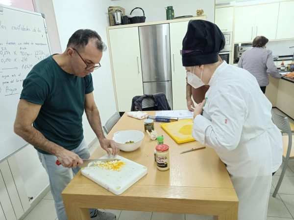Foto de la segunda y tercera jornada de cocina Programa de Atención a Personas con Discapacidad 2
