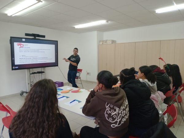 taller sobre el uso responsable de las nuevas tecnologías para niños y adolescentes