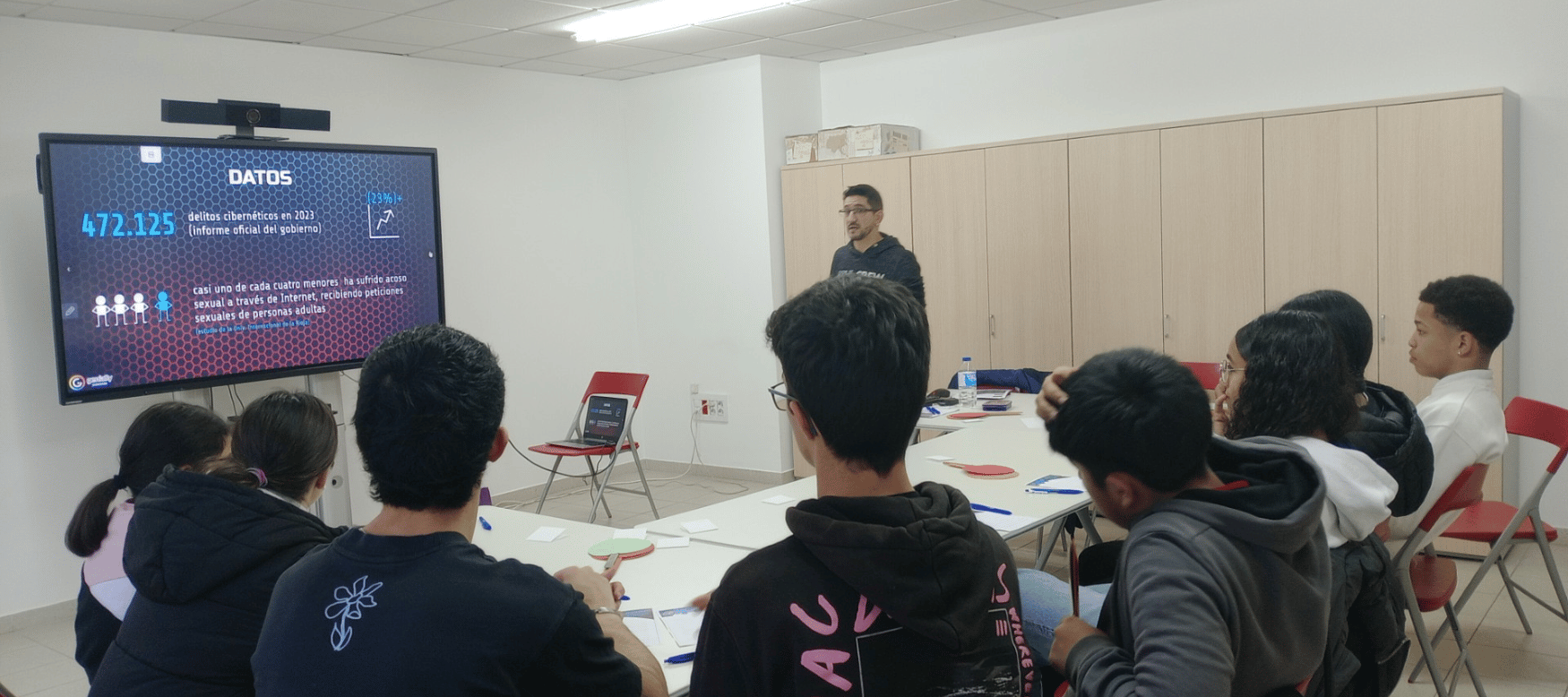 taller sobre el uso responsable de las nuevas tecnologías para niños y adolescentes