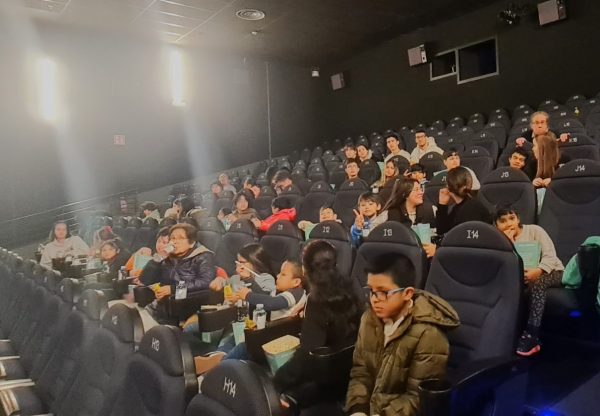 cine solidario. Pase de película "Buffalo Kid" para los niños y adolescentes del programa de Infancia y juventud