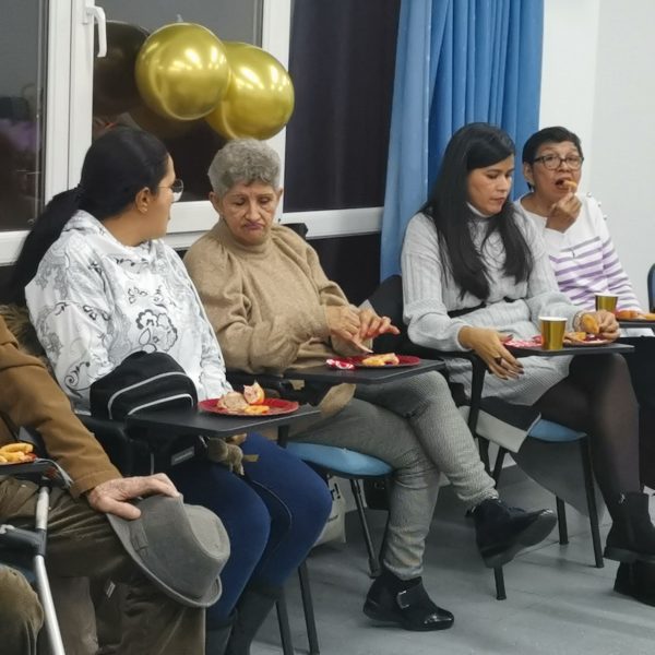 foto de la fiesta de navidad para personas mayores
